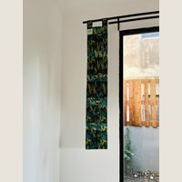 Ver: Jardín vertical sublimado de leopardos colgado junto a una puerta