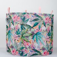Ver: Maceta sublimada de 60 litros con hojas y flores en rosa