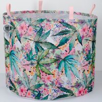Ver: Maceta sublimada con estampa de hojas sobre flores rosas